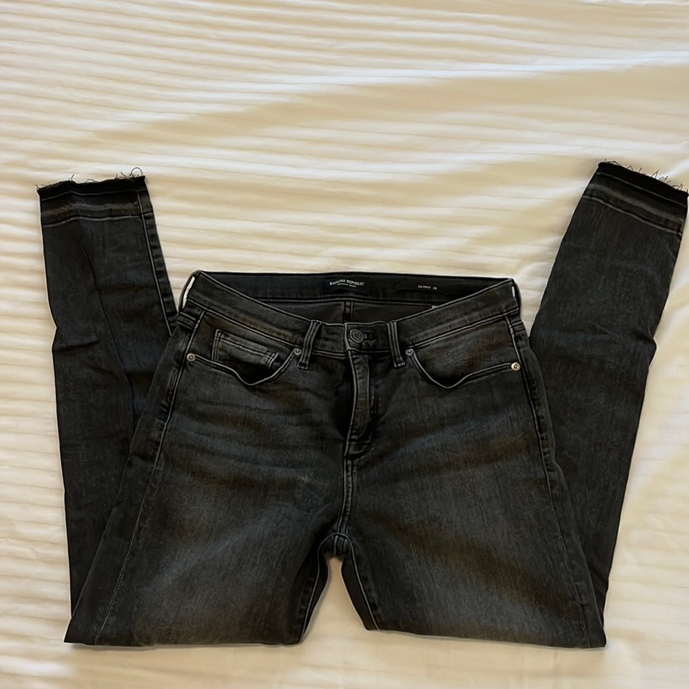 Banana Republic distressed black “Skinny” denim jeans. Size 28